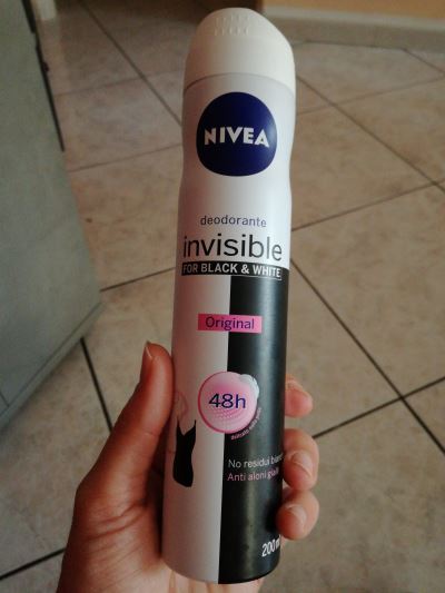 Deodorante Invisible for black and withe