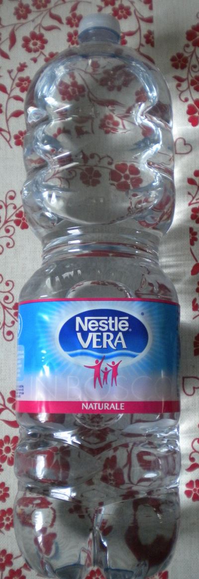 Acqua minerale Vera Nestlè