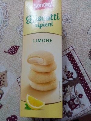 Biscotti ripieni al limone 