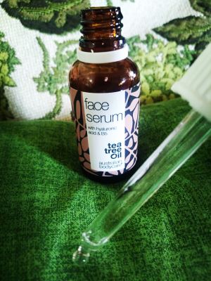Siero viso con acido ialuronico e vitamina B5