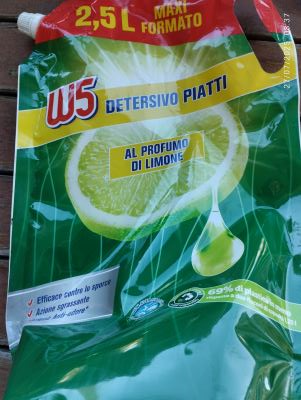 Detersivo piatti al profumo di limone ecoricarica
