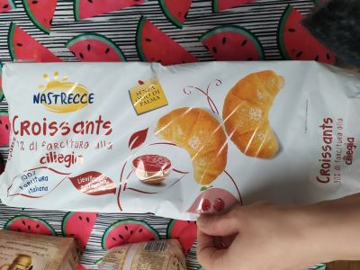 Croissant alla ciliegia