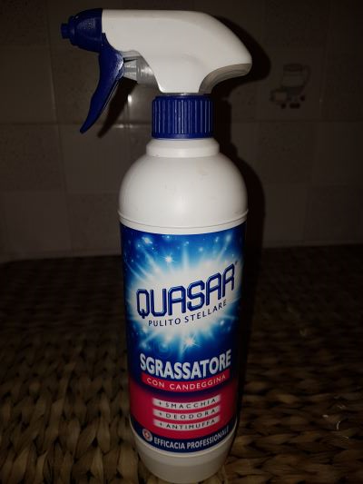 Quasar sgrassatore con candeggina