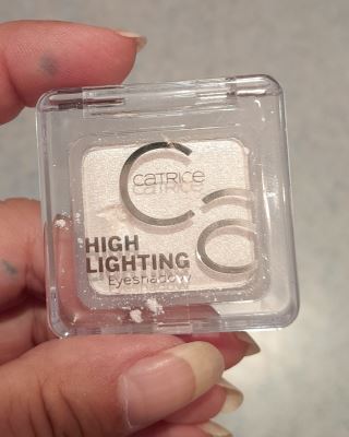 High lighting eyeshadow
