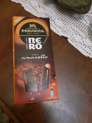 Fondente extra nero gusto amaretto 