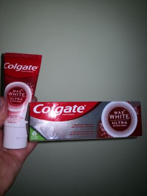 Dentifricio Max White, ultra active foam