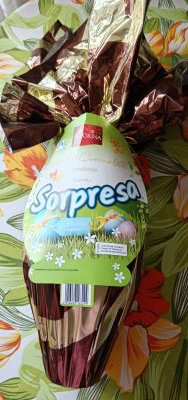 Uovo di cioccolato fondente con sorpresa 