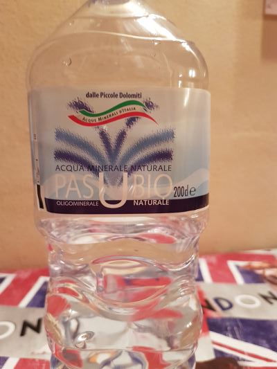 Acqua minerale naturale 