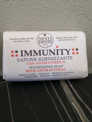 IMMUNITY SAPONE IGIENIZZANTE con antibatterico