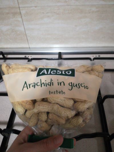Arachidi in guscio