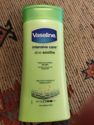 Vaseline intensive care aloe soothe