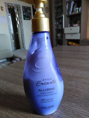 Avon Encanto Alluring crema corpo