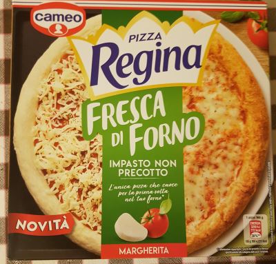 Pizza Regina fresca di forno