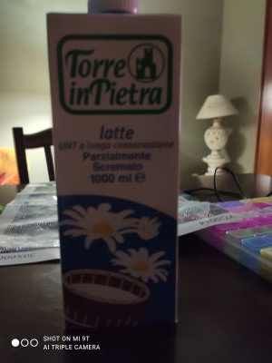 Latte UHT parzialmente scremato