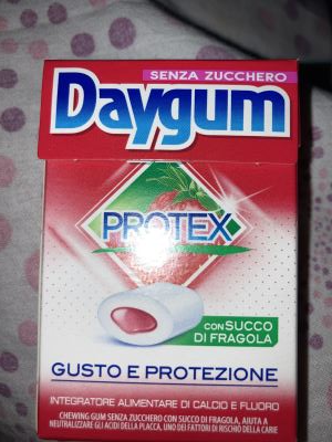 Daygum  chewing gum con succo di fragola