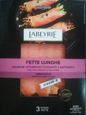 Fette lunghe salmone affumicato