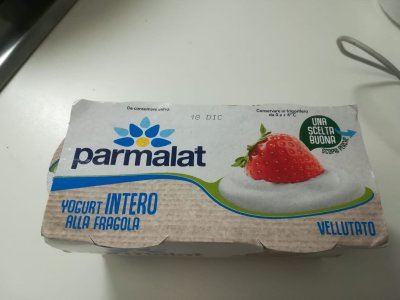 yogurt intero alla fragola 