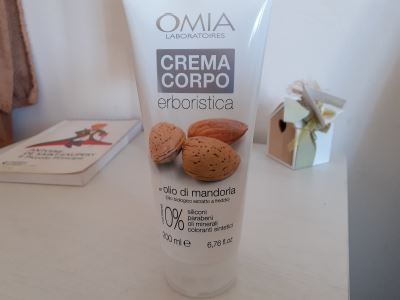 Crema corpo all'olio di mandorla