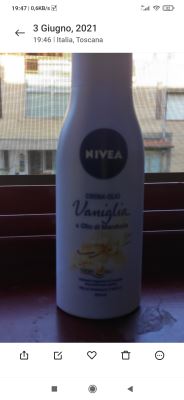 Crema olio vaniglia e olio di mandorla