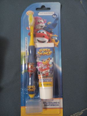 Spazzolino e dentifricio