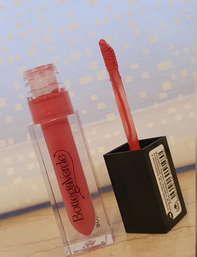 Rossetto rimpolpante effetto lacca 