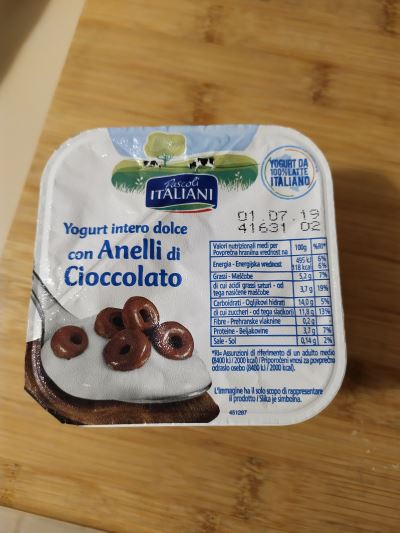 Yogurt intero dolce con Anelli di Cioccolato