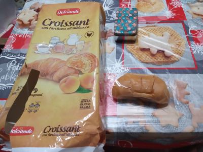 Croissant confettura albicocche