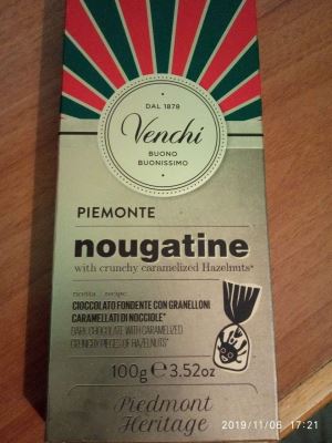 cioccolata fondente nougatine con granella di nocciole caramellate