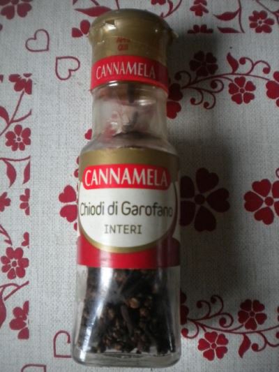 Chiodi di garofano interi