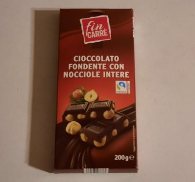 CIOCCOLATO FONDENTE CON NOCCIOLE INTERE