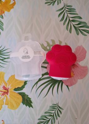Silicone facial cleansing brush 