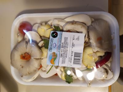 Funghi misti trifolati con pomodoro,peperoncino e prezzemolo