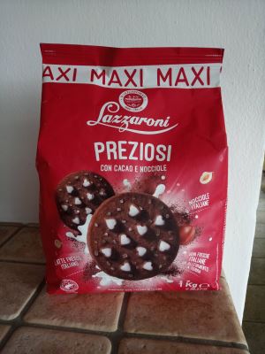 Preziosi con cacao e nocciole