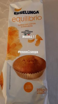 Tortino con carote e mandorle