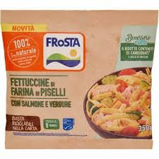Fettuccine di farro e piselli con salmone e verdure