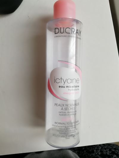 Acqua micellare