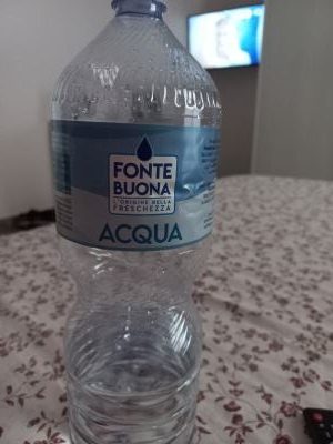 Acqua naturale