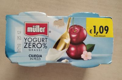 Yogurt zero ciliegia in pezzi