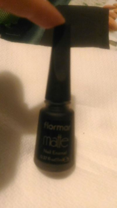 Smalto nero opaco