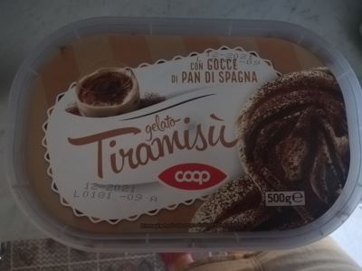 Gelato al tiramisù con gocce di pan di spagna