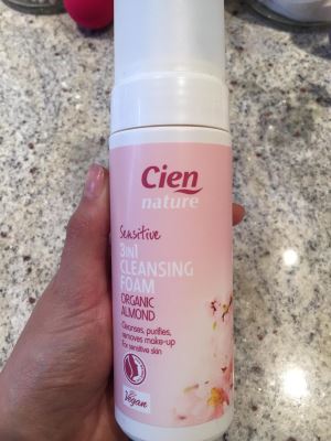 Cleansing foam organic almond