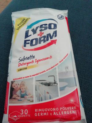 Salviette detergenti igienizzante a limone 