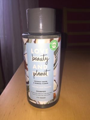 Shampoo all'acqua di cocco e fiore di Mimosa