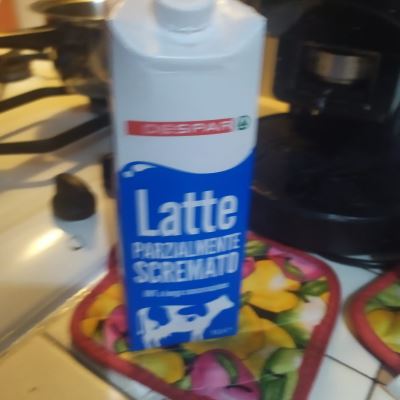 LATTE PARZIALMENTE SCREMATO