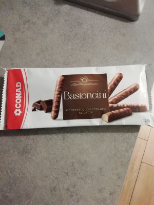 Bastoncini ricoperti di cioccolato al latte 