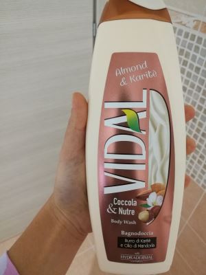 Burro di karitè e olio di mandorla