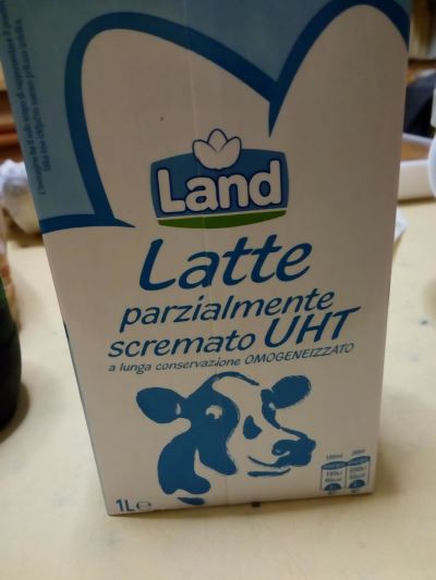 Latte parzialmente scremato uht