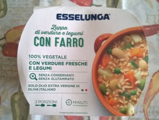 Zuppa di verdure e legumi con farro