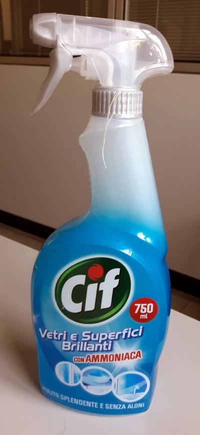Cif Vetri e superfici con ammoniaca 