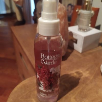 Acqua profumata al pepe rosa